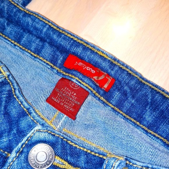 Forever21 Straight Leg Jeans 26 - Picture 3 of 3